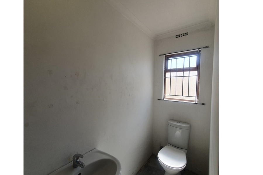 7 Bedroom Property for Sale in Delft South Western Cape